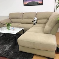 ベージュ布張りカウチソファを入荷致しました！！！