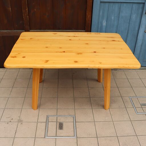大川の家具メーカーSHIGIYMA(シギヤマ)のYUU(優)シリーズ ヒノキ材 ダイニングテーブルです。檜無垢材の香りと優しい質感の和のテイストのLDテーブル。低めのデザインで圧迫感を感じさせません♪DD315