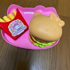 キティーちゃんハンバーガー屋さんごっこ