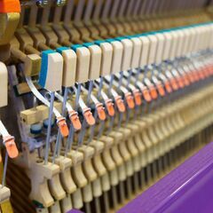 中古ピアノ　ヤマハ UX3 Vivid Violet (1983年製)