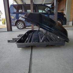 車のルーフボックス