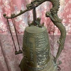 東南アジアの骨董品　鐘の置物