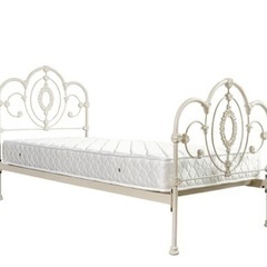 美品】Laura Ashleyベッドフレーム (値段交渉可)