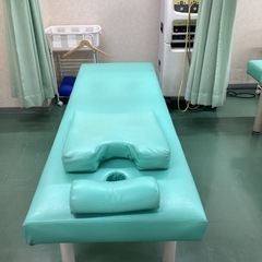 【無料】治療院ベッド緑①