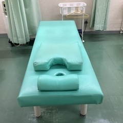 【無料】治療院ベッド緑②