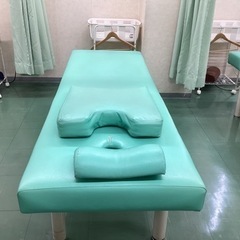 【無料】治療院ベッド緑③