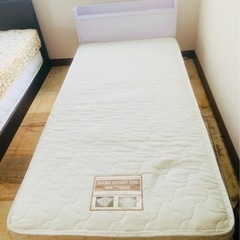 シングルベッド? マットレス付き