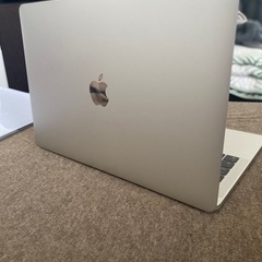 【ネット決済】MacBook Pro  充放電回数35回　カバー付き