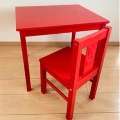 IKEAの子供用机と椅子