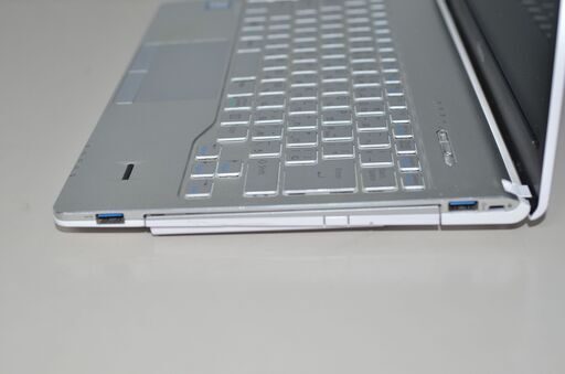 中古美品ノートパソコンWindows11+office 爆速SSD256GB 富士通 SH75/C3