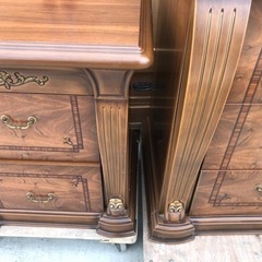 イタリア製 ドレッサーキャビネットとサイドチェスト 象嵌細工造りの高級品❗️