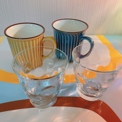 ニトリのカップとSeriaのグラス