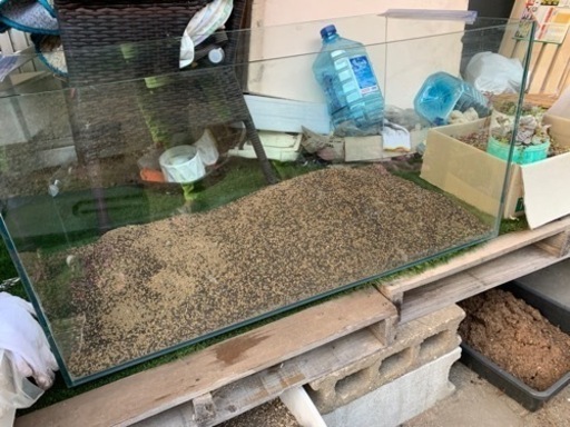 ガラス水槽と水槽台　現状引き渡し