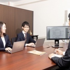 【未経験者歓迎】手続き業務/創業55年/博多駅徒歩4分/年間休日...