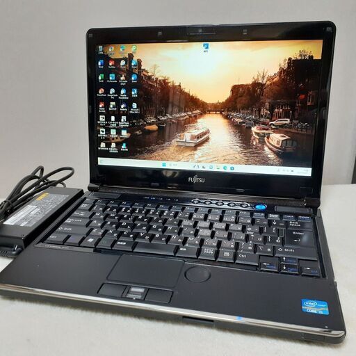 【取引中】FUJITSU　13インチ　SSD　i5　6GB　office2021　カメラ　Wi-Fi　マルチ　Windows11
