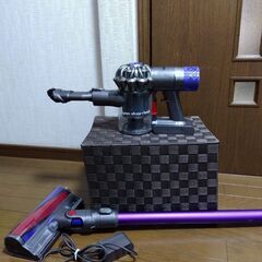 1352☆ダイソン掃除機、充電式、サイクロン式