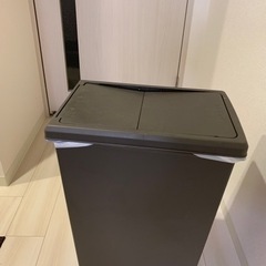 【上部凹み有り】キッチン用ゴミ箱45L ブラウン