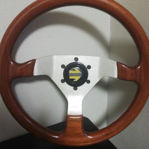 期間限定本日のみ価格MOMO ウッドステアリング