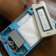 Wii本体＋Wii Fit＋充電式コントローラー＋ゲームソフト人...