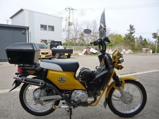 値下げしましたホンダ　クロスカブ　ＪＡ１０　初年度2013年（平成２５年）走行距離6,300ｋｍ　付属品の送料は無料！