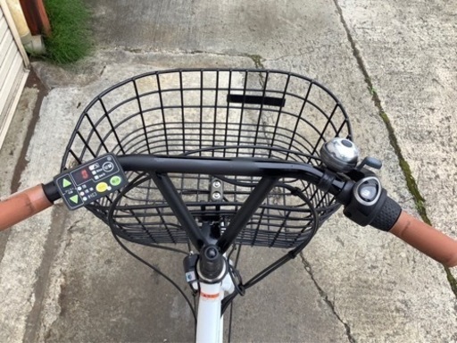 45ヤマハ新機種電動アシスト自転車pas ami ホワイトアルミボディー