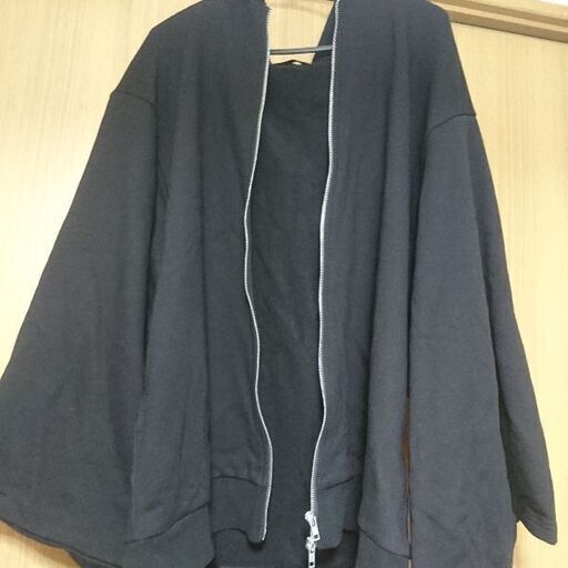 ディオラート 着物袖オーバー柄シャツ、着物袖フードつき黒パーカー 二点セット。