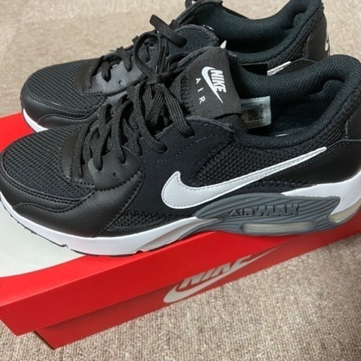 新品 nike エアマックス スニーカー 黒 24.5cm