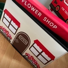 椅子にもなるおもちゃ箱　お花屋さん