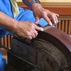 【少人数7月9日開催】堺の伝統工芸士に学ぶ包丁研ぎ体験