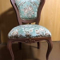 アンティーク調　ロココ調の猫足木製椅子