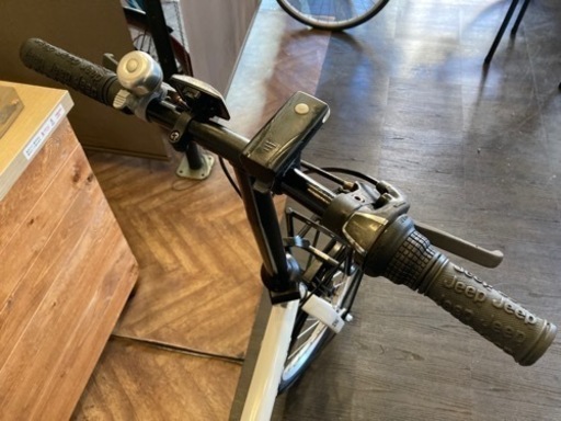 【Jeep前後タイヤ・チューブ新品！】6段変速　20インチ折りたたみ自転車　ホワイト Jeep前後タイヤ・チューブ新品！】6段変速 20インチ折りたたみ自転車