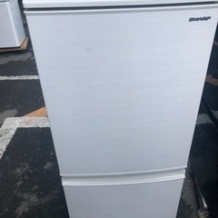 配送可能 2020年式 シャープ SHARP SJ-D14F-W [冷蔵庫 （137L 