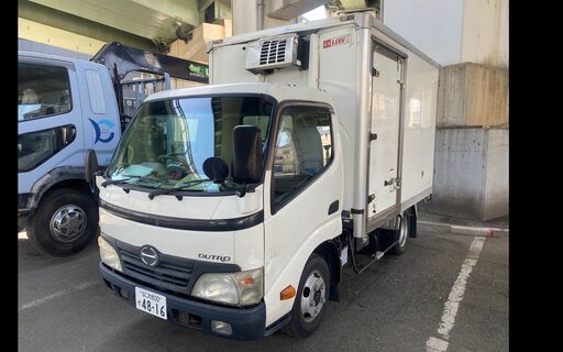 訳あり格安:準中型免許！AT日野2トントラック冷凍冷蔵車