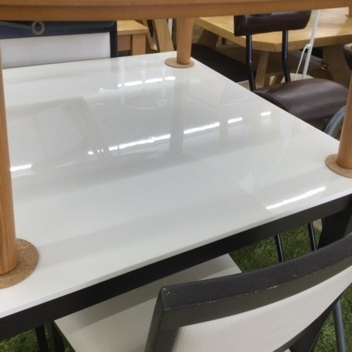 【✨モダンスタイル❗️✨ホワイト\u0026ブラック❗️✨】定価¥45,800  ダイニング3点セット  モダンスタイル  正方形  鏡面仕上げ  食卓  テーブル