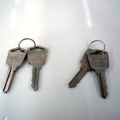 ドクターキャビネット 4段 ガラス板3枚 幅90cm ホワイト 引き出し2杯 コレクションケース 医療棚 ショーケース 飾り棚 薬品棚 ケビント 収納棚 苫小牧西店