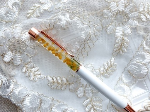 プレゼントにも最適♡ハーバリウムボールペン