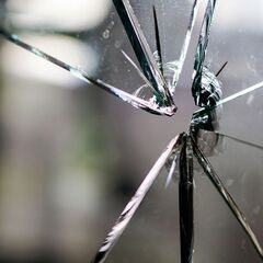住宅や店舗事務所のガラス破損の修理は 【ガラスの生活救急隊…