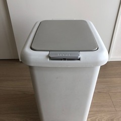 お話中【お譲りします】30L ニトリ　ゴミ箱