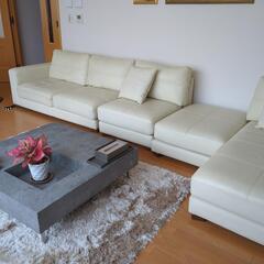 大きめのソファ（オフホワイト）