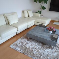 大きめのソファ（オフホワイト）