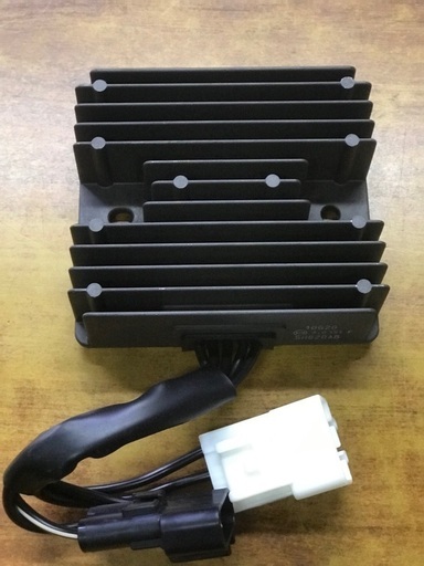 スカイウェイブ650 (新品)レギュレータ