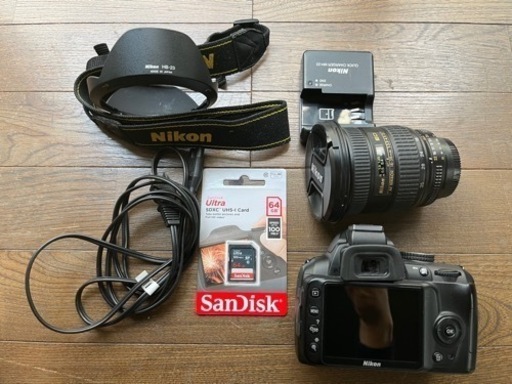 美品 ！Nikon D3000+NIKKOR ED F3.5-4.5D 純正HB-23 フード付 ニコン