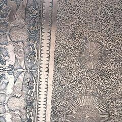 テーブル！彫刻がおしゃれです。