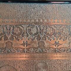 テーブル！彫刻がおしゃれです。