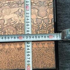 テーブル！彫刻がおしゃれです。