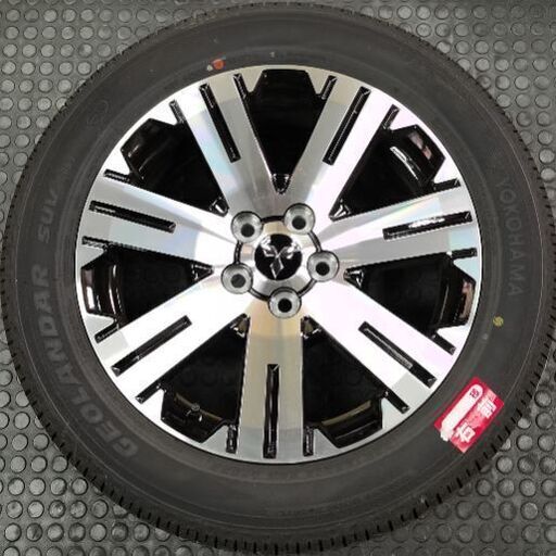 新車外し新型デリカD5純正タイヤホイルセット