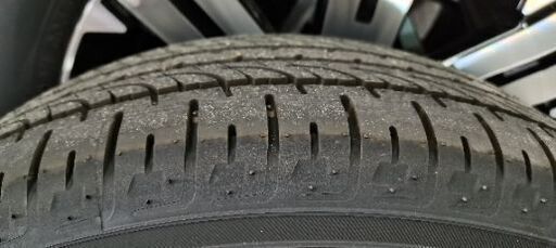 新車外し新型デリカD5純正タイヤホイルセット