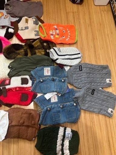 犬用、高級洋服まとめ売りサイズ1とxsがほとんどです。 犬用、高級洋服まとめ売りサイズ1とxsがほとんどです。