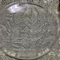HOYAのガラスの大皿です。
