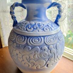 壺、花瓶◆ブルーのレリーフ◆美品